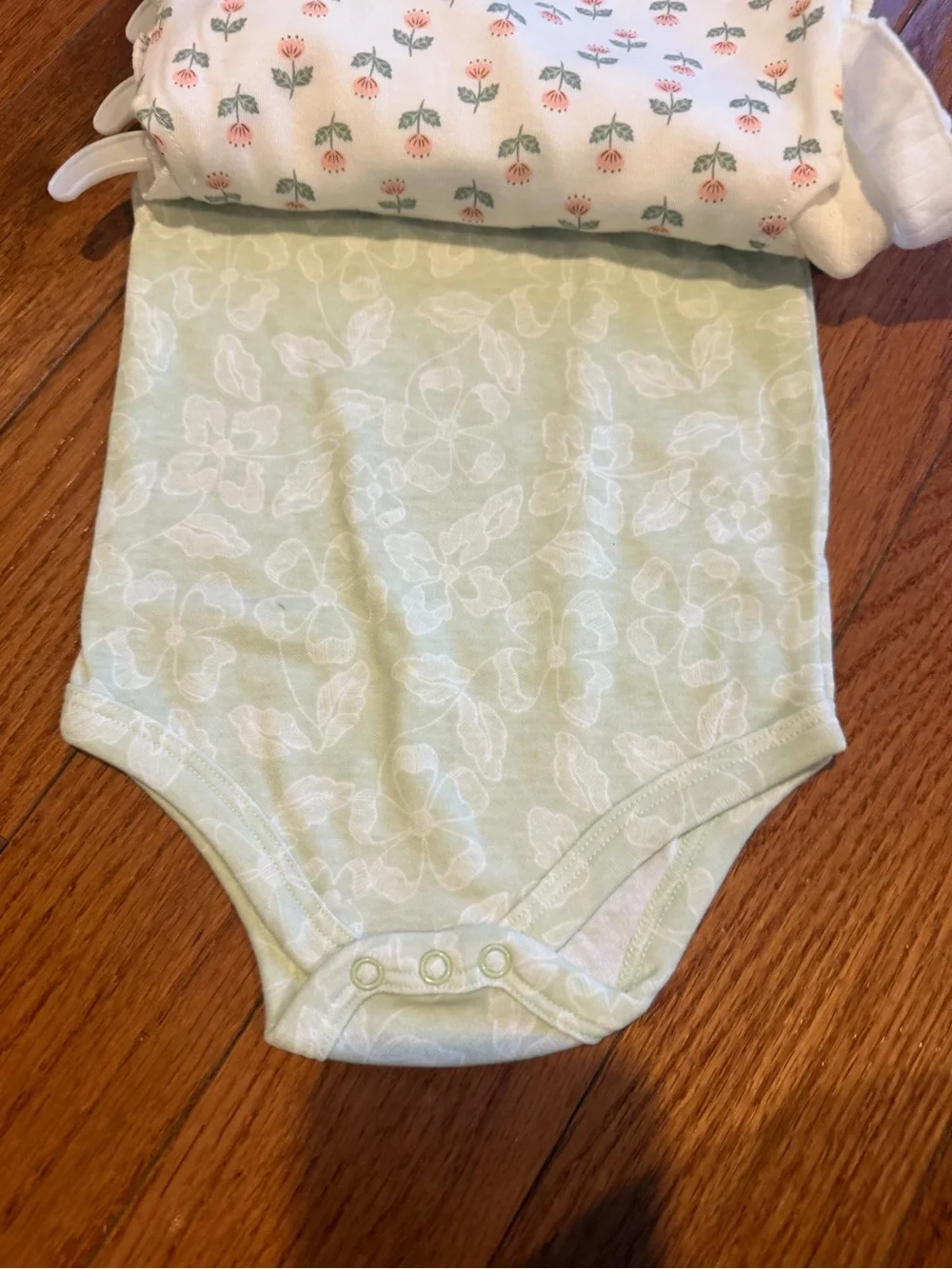 8 piece Baby Girls Mixed Sleeveless Romper & Dress Bundle - size 6-9 months